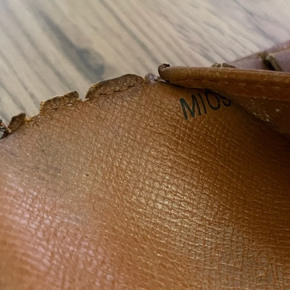 Authentic Louis Vuitton Vintage International Monogram Wallet - Picture 7 of 16